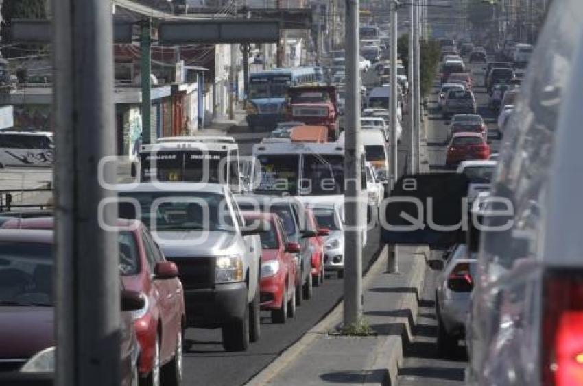 TRÁFICO EN PERIFÉRICO . CAOS VIAL