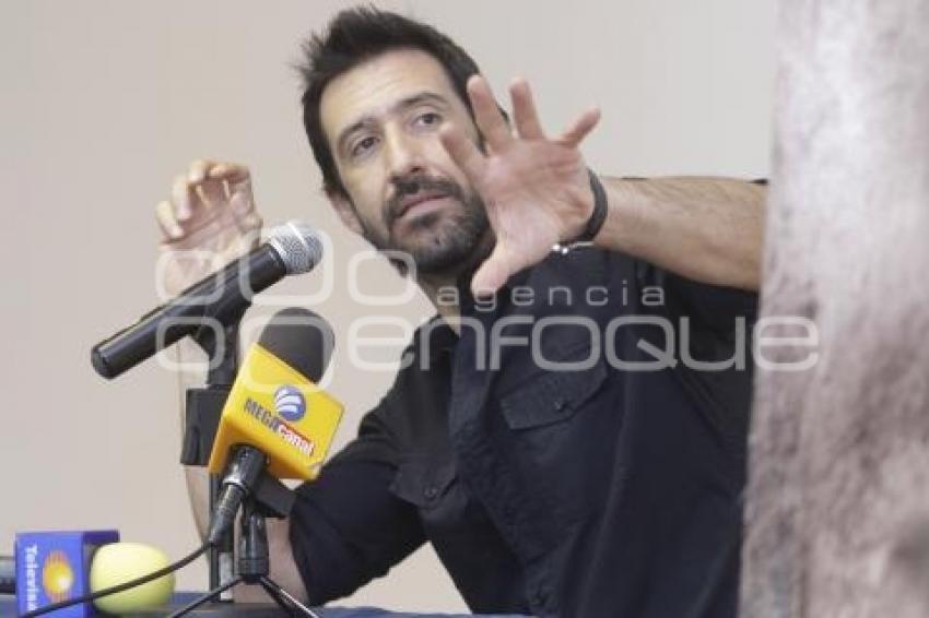 JOSÉ MARÍA YAZPIK . UN HOMBRE AJENO