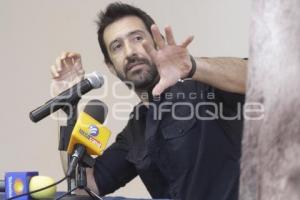 JOSÉ MARÍA YAZPIK . UN HOMBRE AJENO