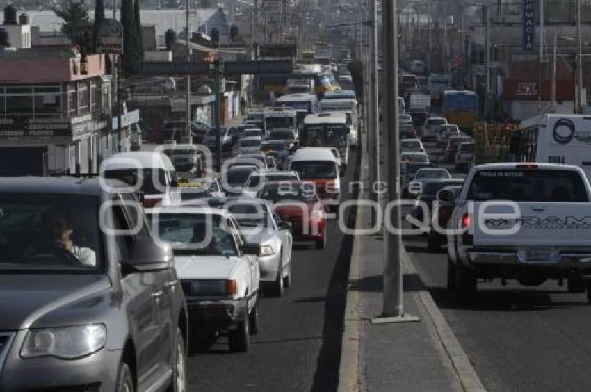 TRÁFICO EN PERIFÉRICO . CAOS VIAL