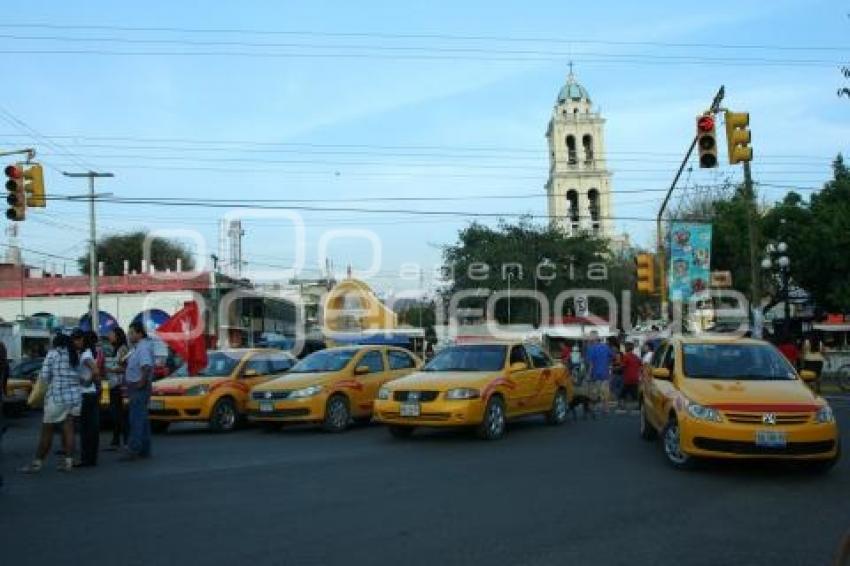 MANIFESTACIÓN DE ANTORCHISTAS . ACATLÁN DE OSORIO