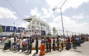 LARGAS FILAS PARA EL PARTIDO DE PUEBLA VS AMERICA