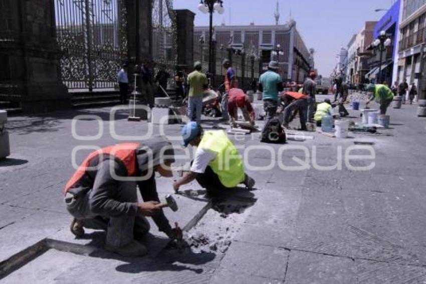 OBRA FRENTE A CATEDRAL