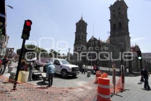 OBRA FRENTE A CATEDRAL