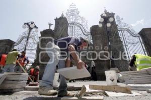 OBRA FRENTE A CATEDRAL