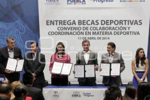 ENTREGA DE BECAS Y FIRMA DE CONVENIO EN DEPORTE