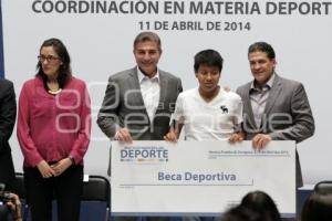 ENTREGA DE BECAS Y FIRMA DE CONVENIO EN DEPORTE