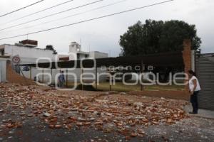 CAE BARDA POR FUERTES VIENTOS