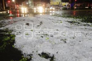 GRANIZA EN EL CENTRO DE LA CIUDAD . LLUVIA