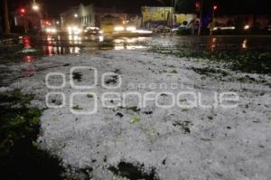 GRANIZA EN EL CENTRO DE LA CIUDAD . LLUVIA