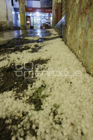 GRANIZA EN EL CENTRO DE LA CIUDAD . LLUVIA