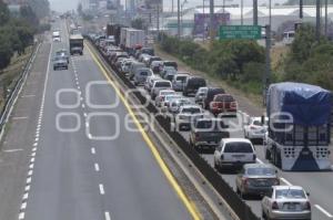 TRÁFICO EN AUTOPISTA . VACACIONES