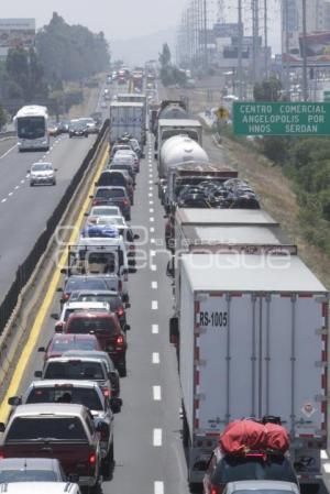 TRÁFICO EN AUTOPISTA . VACACIONES