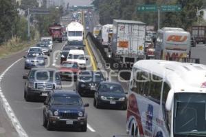 TRÁFICO EN AUTOPISTA . VACACIONES