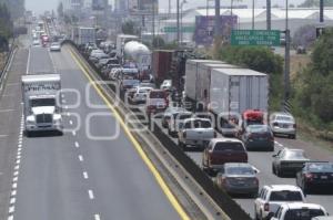 TRÁFICO EN AUTOPISTA . VACACIONES