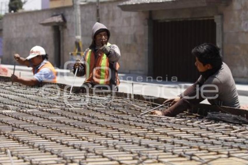 CONSTRUCCIÓN PARADEROS METROBÚS