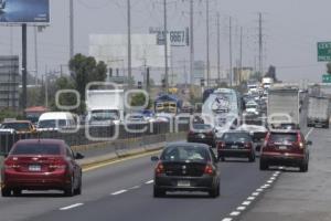 TRÁFICO EN AUTOPISTA . VACACIONES