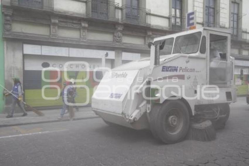 SERVICIO DE LIMPIA AL TÉRMINO DE LA PROCESIÓN . VIERNES SANTO