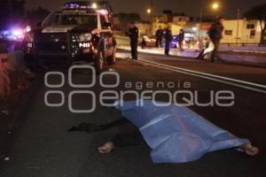 CHOCAN PATRULLAS POLICÍA . FALLECE PERSONA