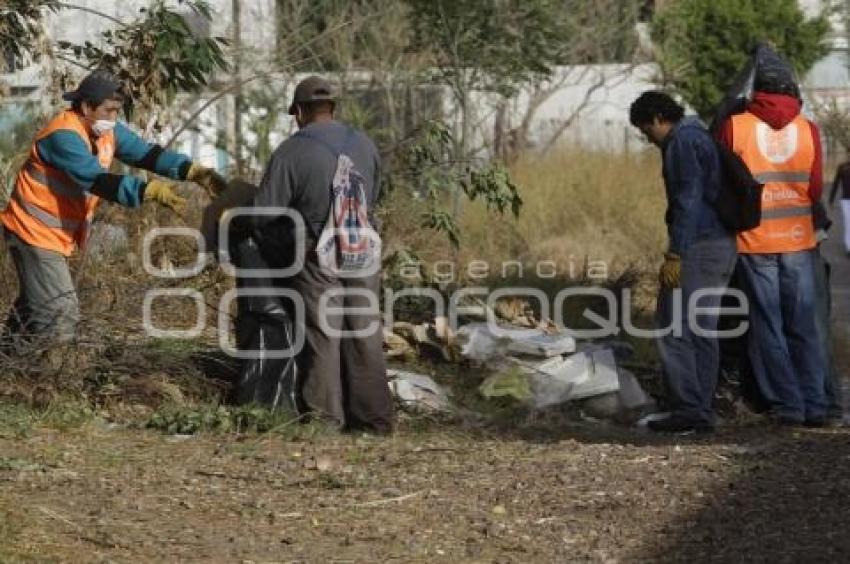 LIMPIAN LOS ALREDEDORES DE LA PIRÁMIDE DE CHOLULA