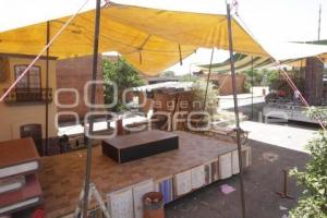 CONSTRUCCIÓN DE CARROS ALEGÓRICOS . 5 DE MAYO