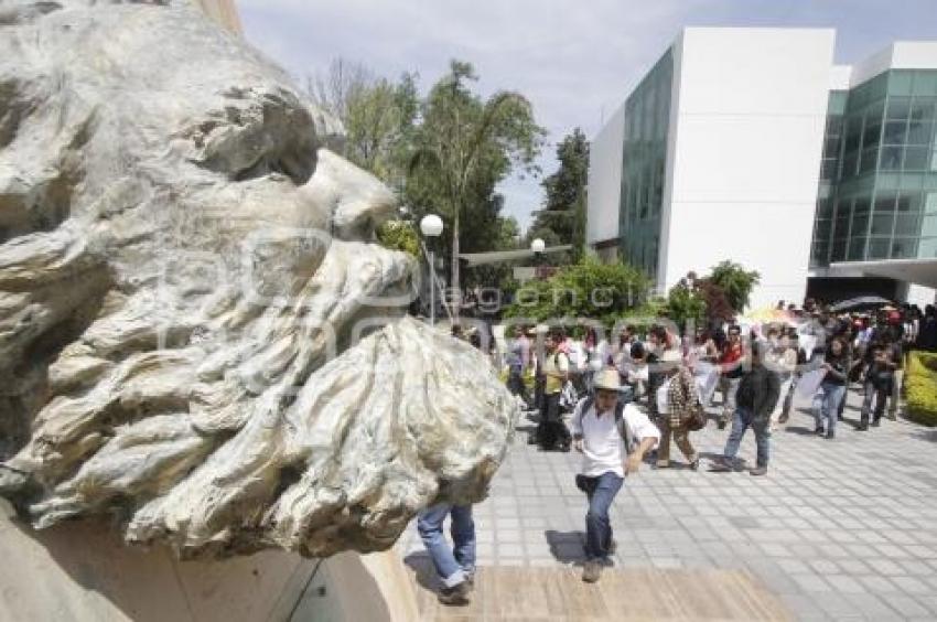 MANIFESTACIÓN ESTUDIANTES DE LA BUAP
