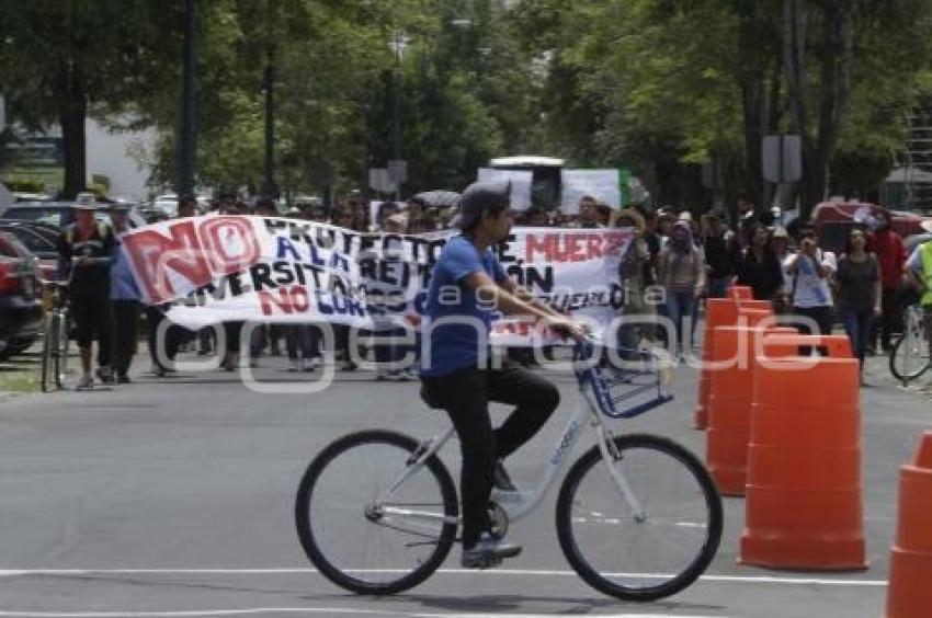 MANIFESTACIÓN ESTUDIANTES DE LA BUAP