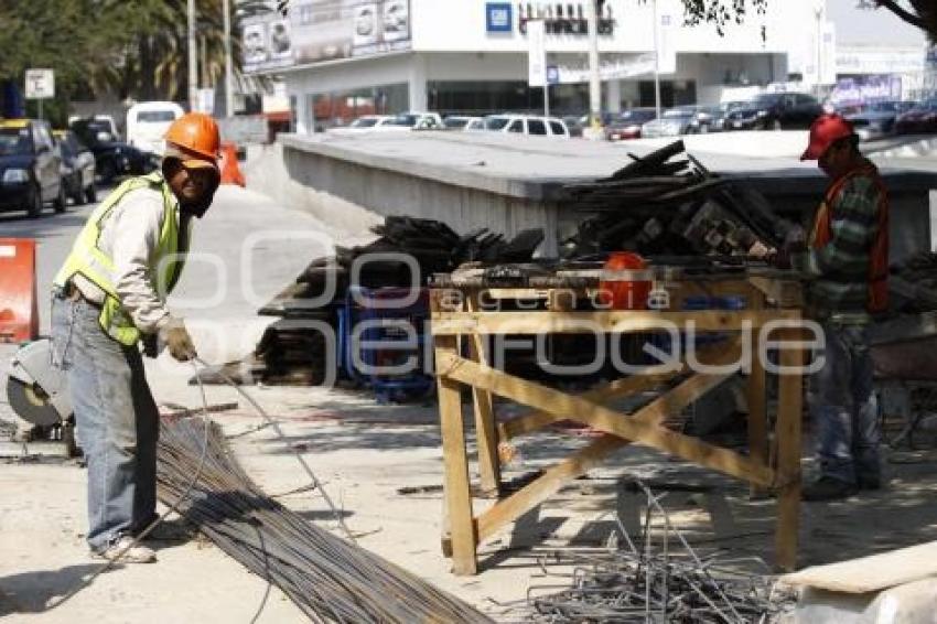 CONSTRUCCIÓN PARADEROS METROBÚS