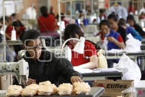 TRABAJADORES EMPRESA CINIA