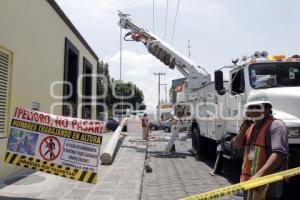 CFE COLOCA POSTES DE LUZ