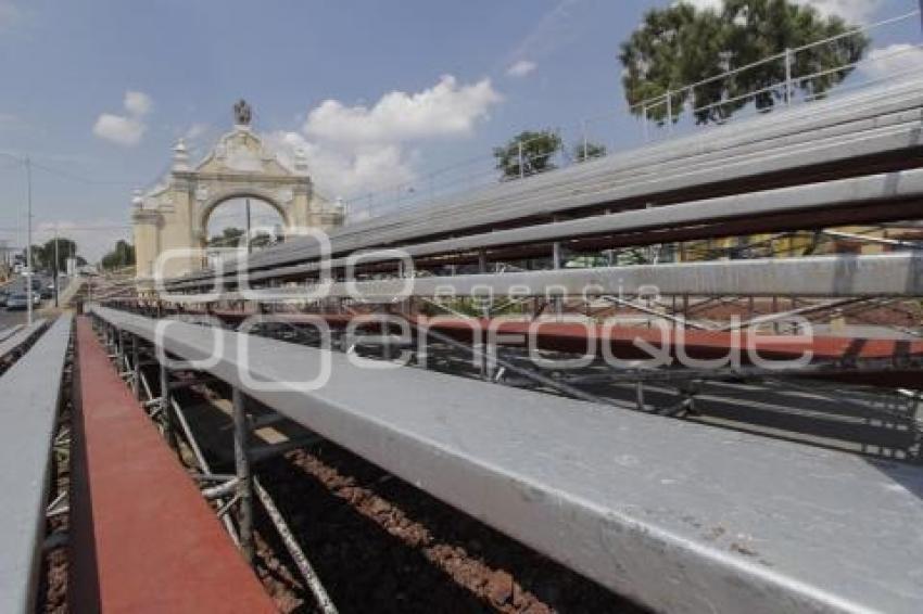 GRADAS PARA EL DESFILE 5 DE MAYO