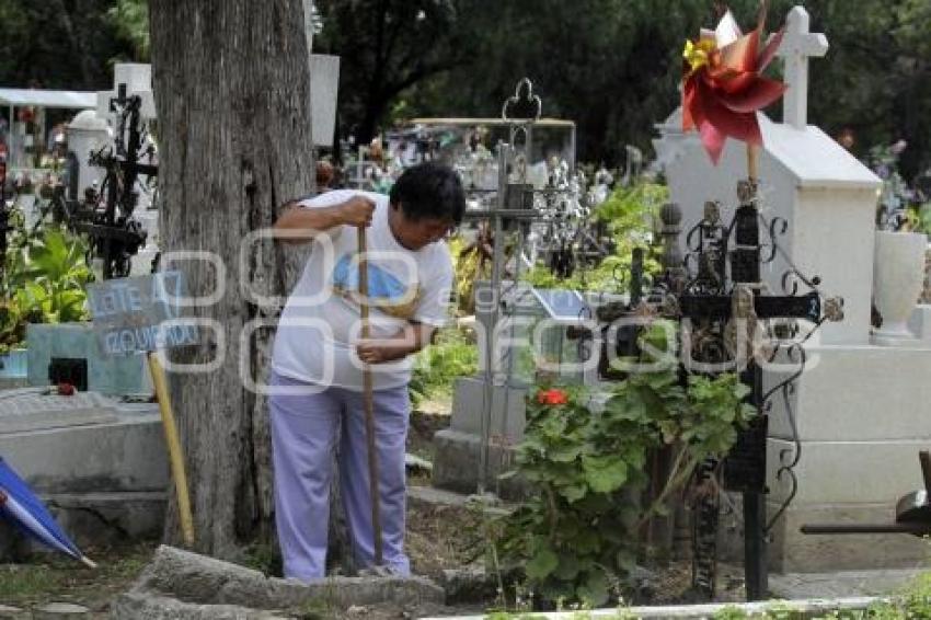 DÍA DE LA MADRE . PANTEONES