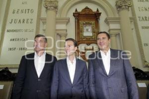 ENTREGAN CEDULA REAL A GOBERNADOR DE CHIAPAS