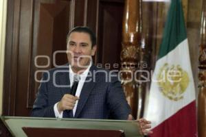 ENTREGAN CEDULA REAL A GOBERNADOR DE CHIAPAS