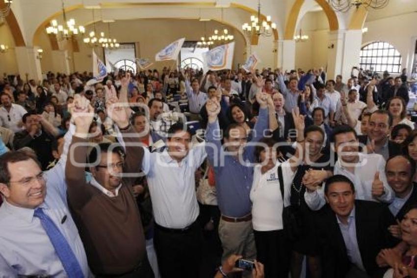 GUSTAVO MADERO SE REÚNE CON PANISTAS