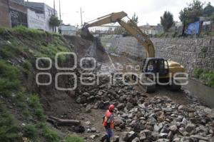 RECONSTRUYEN MUROS . RÍO ALSESECA