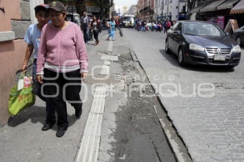 BANQUETA EN MAL ESTADO