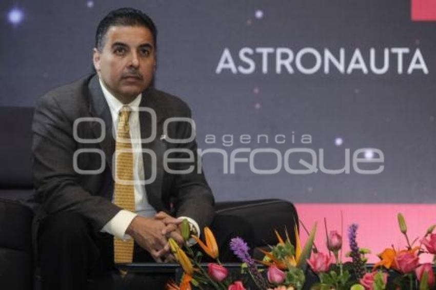 ASTRONAUTA JOSE HERNÁNDEZ . UPAEP