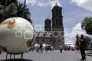 EXPOSICIÓN BALONES MUNDIALISTAS