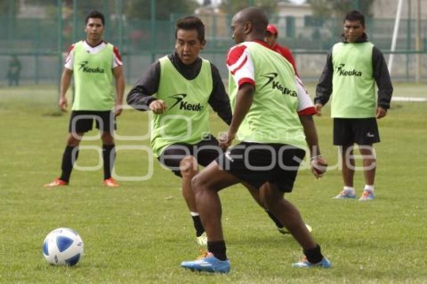 FÚTBOL . ENTRENAMIENTO LOBOS BUAP