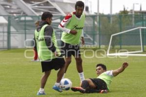 FÚTBOL . ENTRENAMIENTO LOBOS BUAP