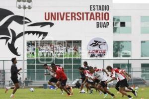 FÚTBOL . ENTRENAMIENTO LOBOS BUAP