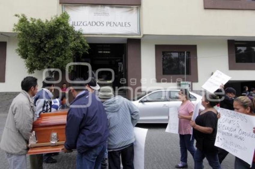 CORTEJO FÚNEBRE DELFINO FLORES