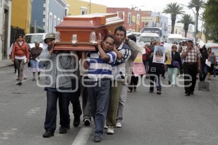 CORTEJO FÚNEBRE DELFINO FLORES