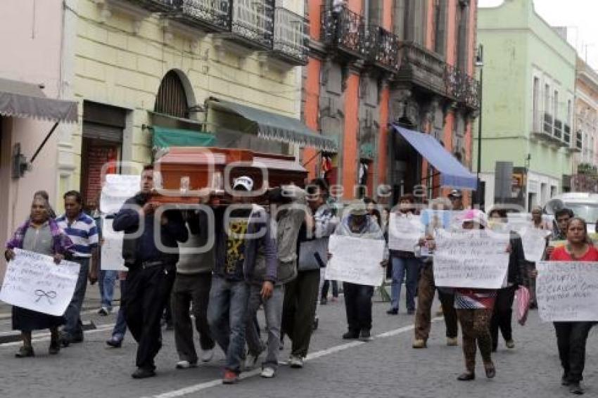 CORTEJO FÚNEBRE DELFINO FLORES