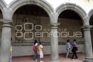 TEMPLO SAN GABRIEL . MURALES