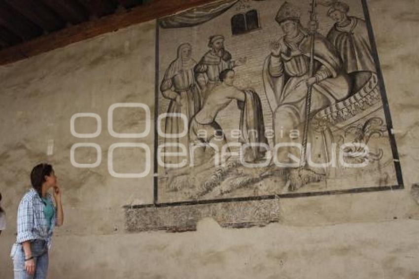 TEMPLO SAN GABRIEL . MURALES