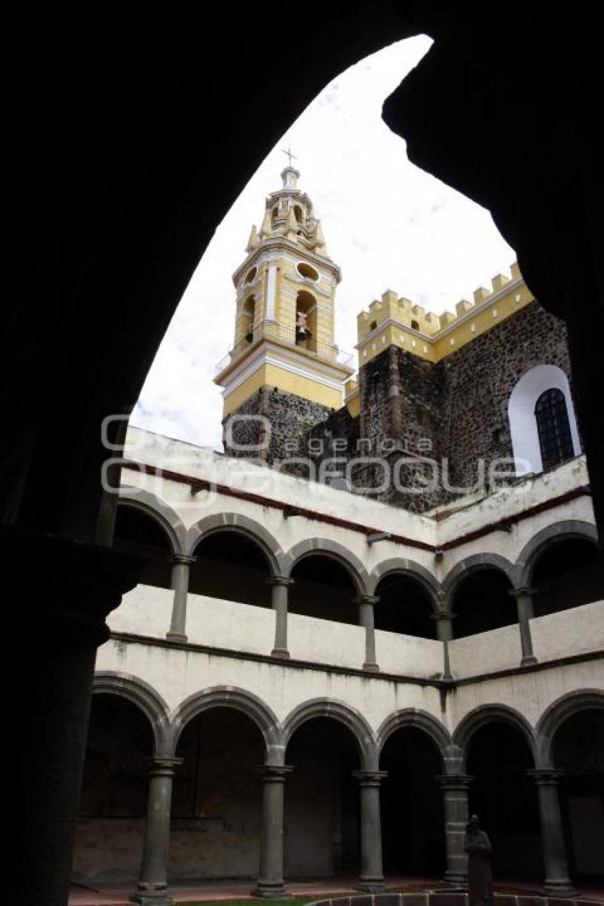 TEMPLO SAN GABRIEL . MURALES