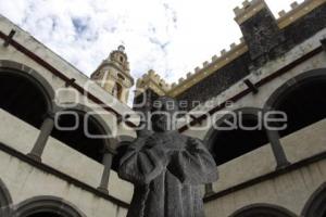 TEMPLO SAN GABRIEL . MURALES