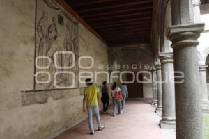 TEMPLO SAN GABRIEL . MURALES